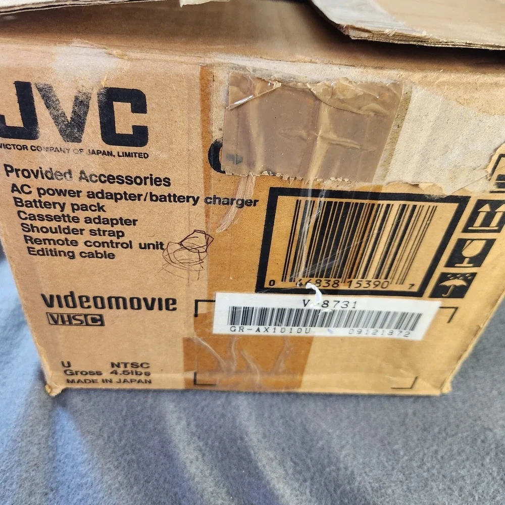 JVC GR-AX1010 Compact VHS Camcorder charger, remote, manual, wires, box - READ